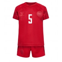 Fotballdrakt Barn Danmark Joakim Maehle #5 Hjemmedraktsett VM 2022 Kortermet (+ Korte bukser)